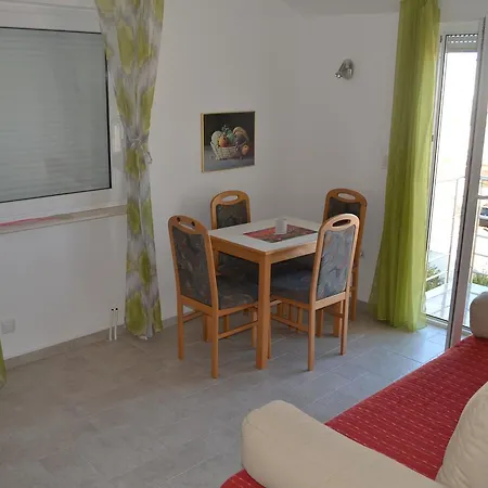 Mara * Vodice