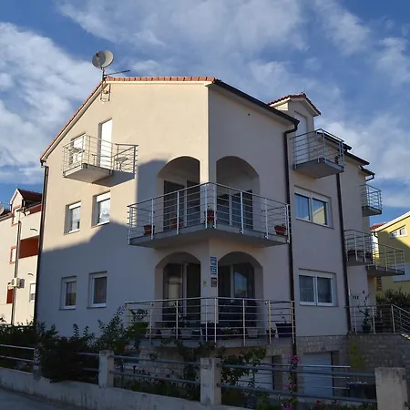 Mara Apartment *