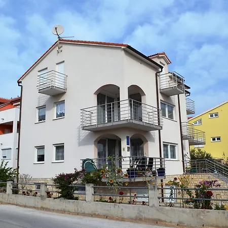 Apartment Mara *
